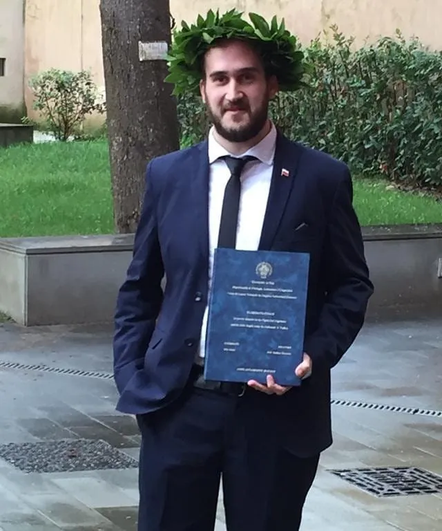 Elia Giolli durante la cerimonia di laurea